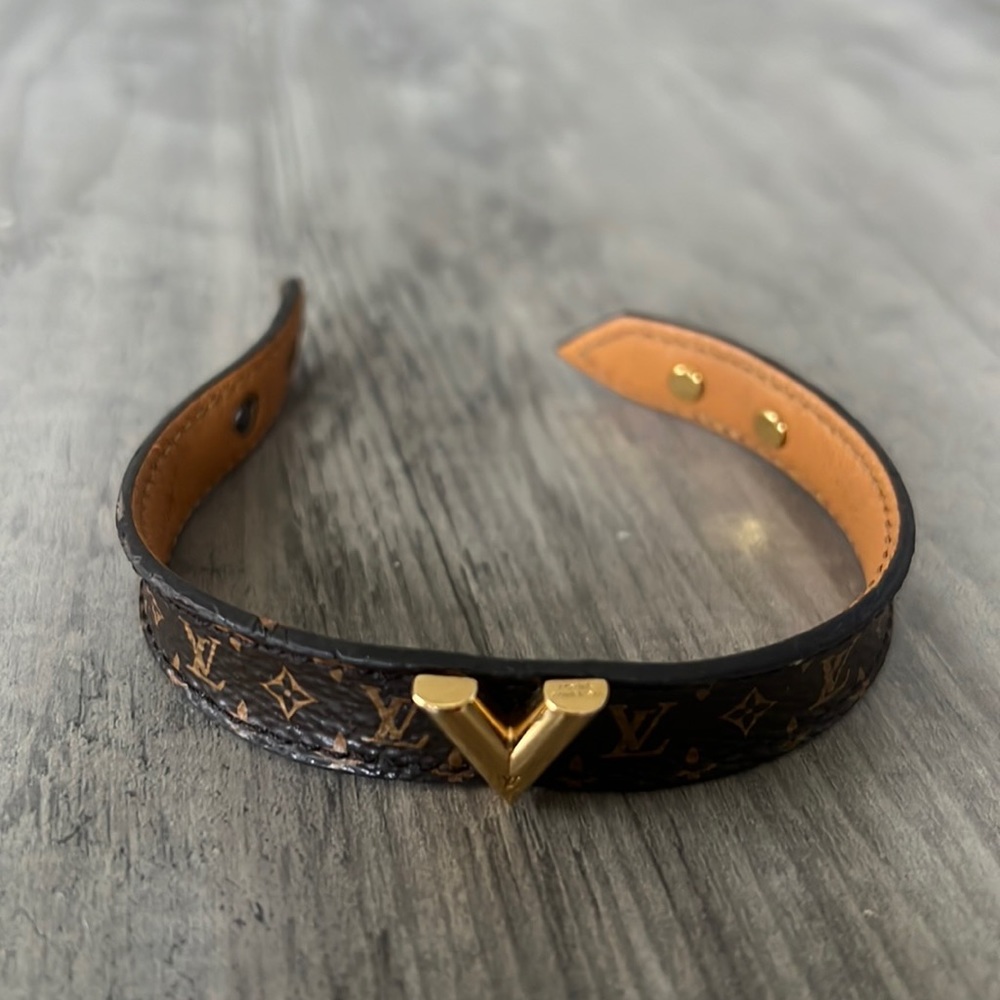Louis Vuitton Essential V Bracelet